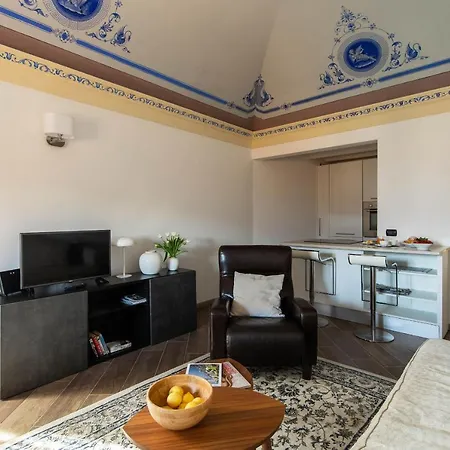 Como, Beautiful Palazzo Apartment, View Hébergement de vacances Menaggio